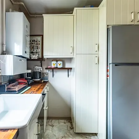 Cozy Flat Near Bagdat Avenue In Suadiye アパート