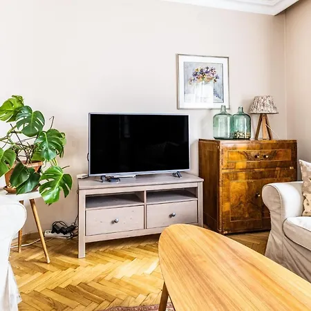 Cozy Flat Near Bagdat Avenue In Suadiye