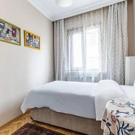 Cozy Flat Near Bagdat Avenue In Suadiye